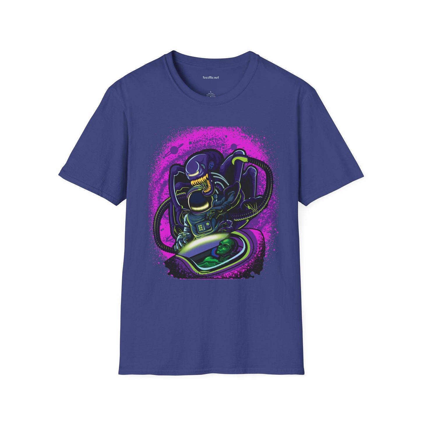 Astronaut saves Alien Unisex Softstyle T-Shirt 100% Cotton Graphic