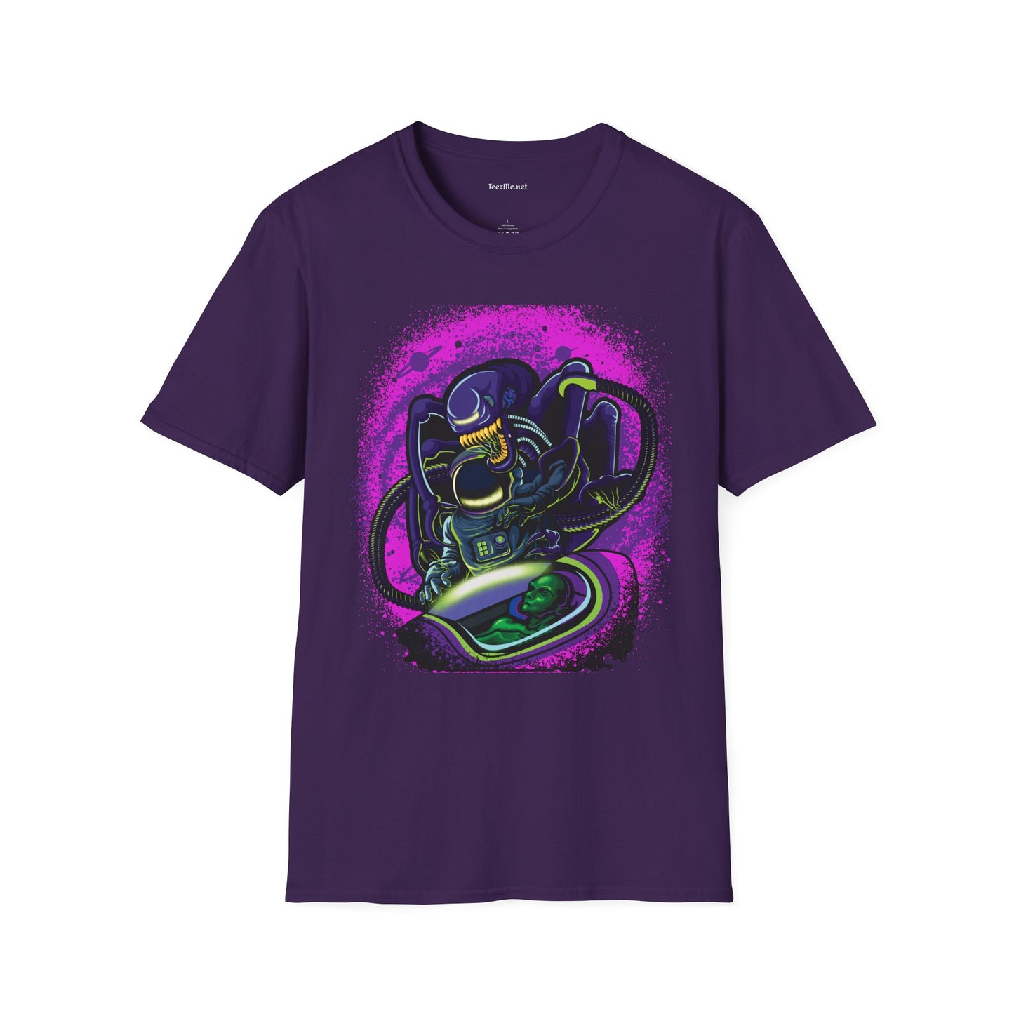 Astronaut saves Alien Unisex Softstyle T-Shirt 100% Cotton Graphic