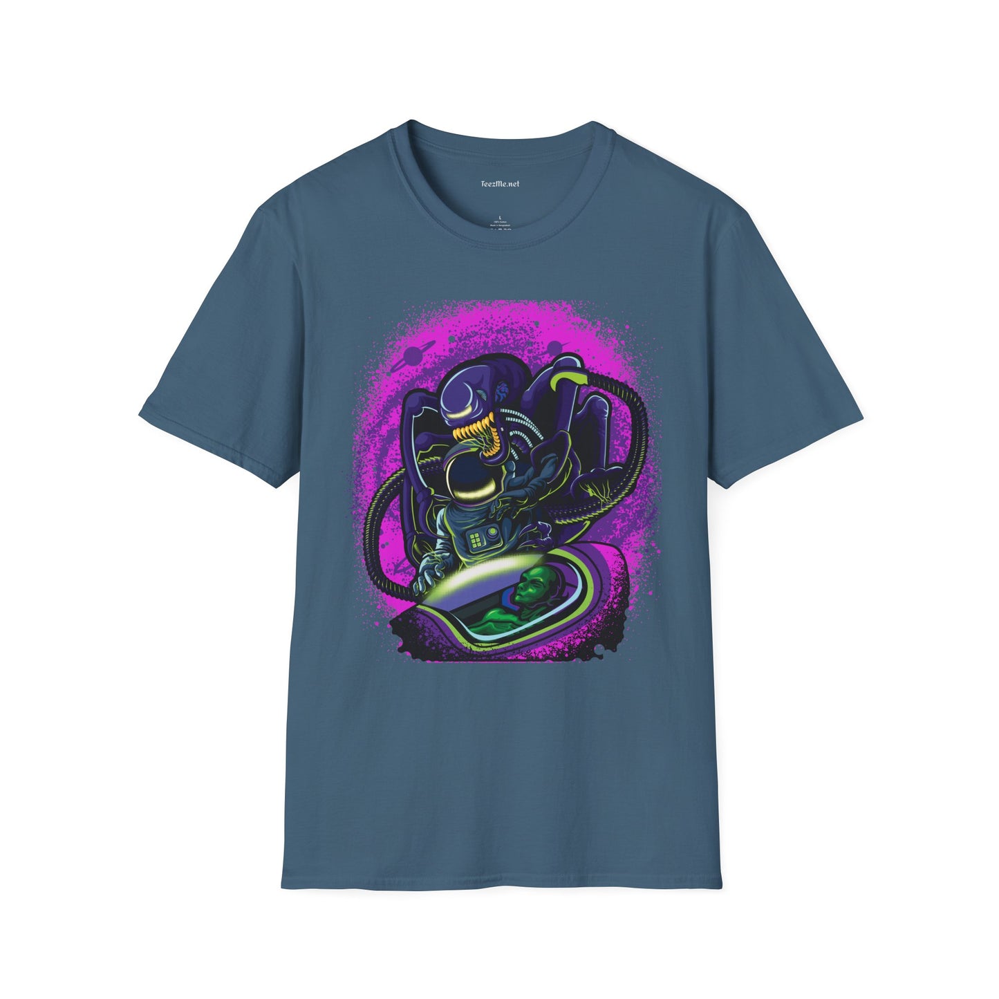 Astronaut saves Alien Unisex Softstyle T-Shirt 100% Cotton Graphic