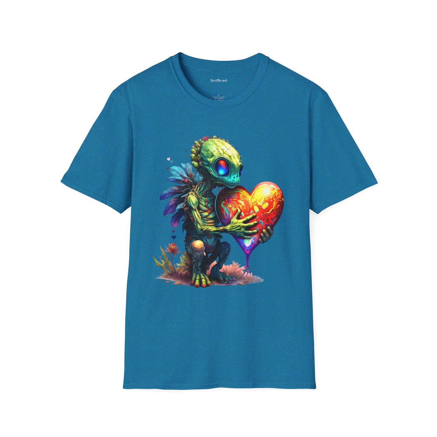 Alien Holding A Heart Unisex Softstyle T-Shirt 100% Cotton Graphic